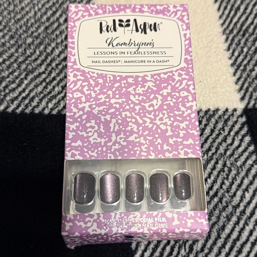Red Aspen Nail Dashes